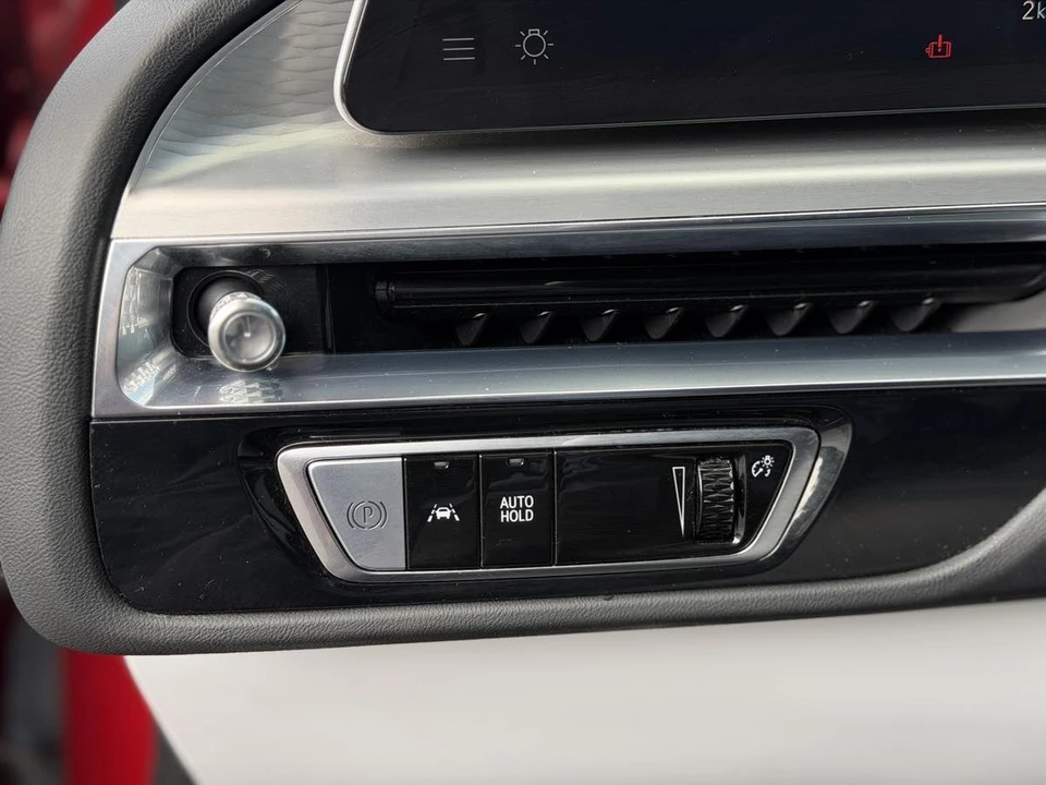 2024 Cadillac Lyriq - Image 24 of 24