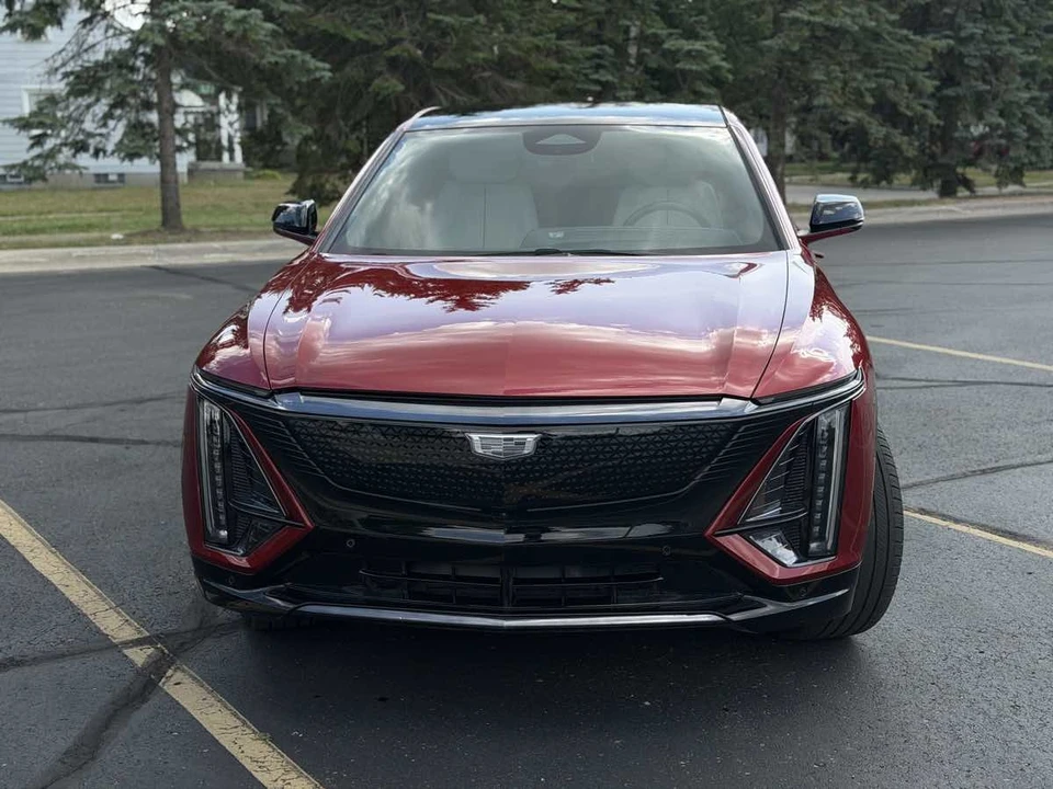 2024 Cadillac Lyriq - Image 11 of 24