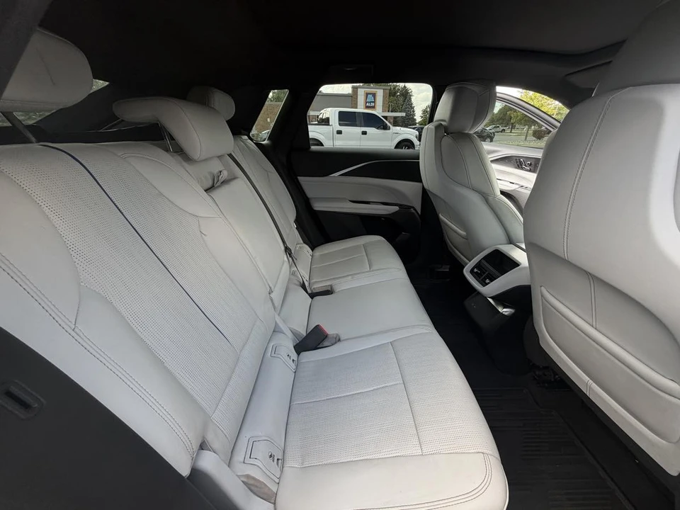 2024 Cadillac Lyriq - Image 14 of 24