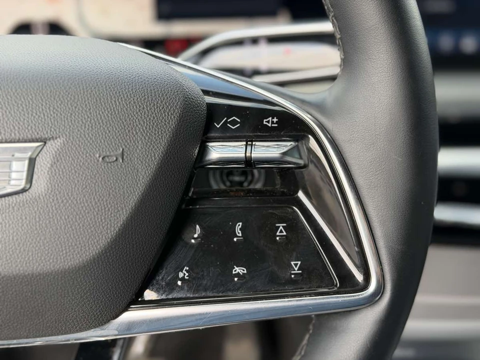2024 Cadillac Lyriq - Image 19 of 24