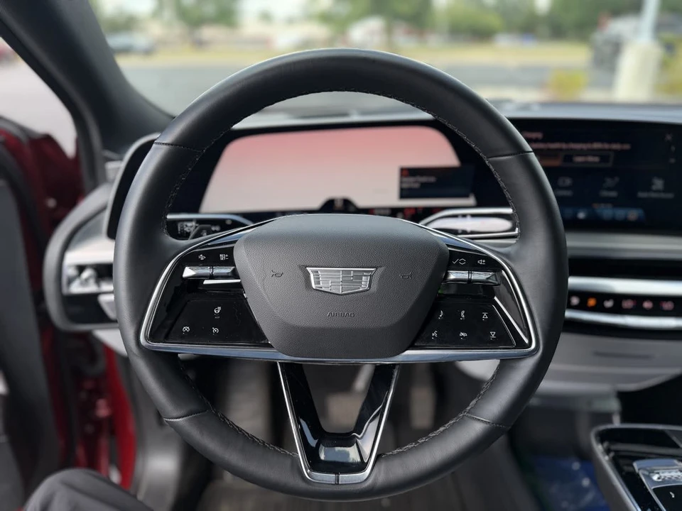 2024 Cadillac Lyriq - Image 16 of 24