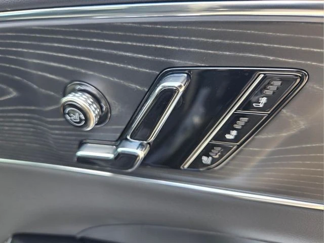 2024 Cadillac Lyriq - Image 23 of 31