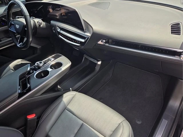 2024 Cadillac Lyriq - Image 24 of 31