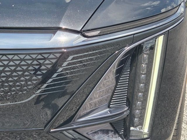 2024 Cadillac Lyriq - Image 10 of 31