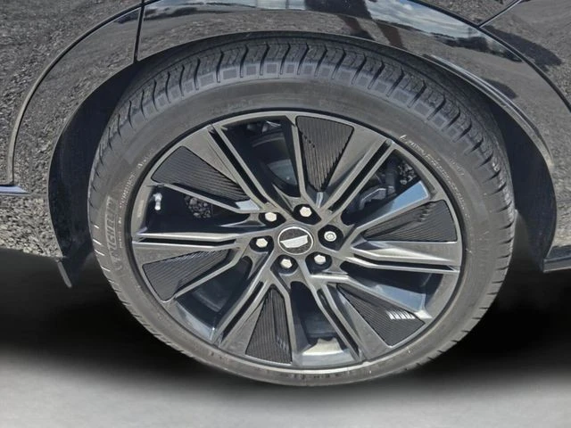2024 Cadillac Lyriq - Image 12 of 31