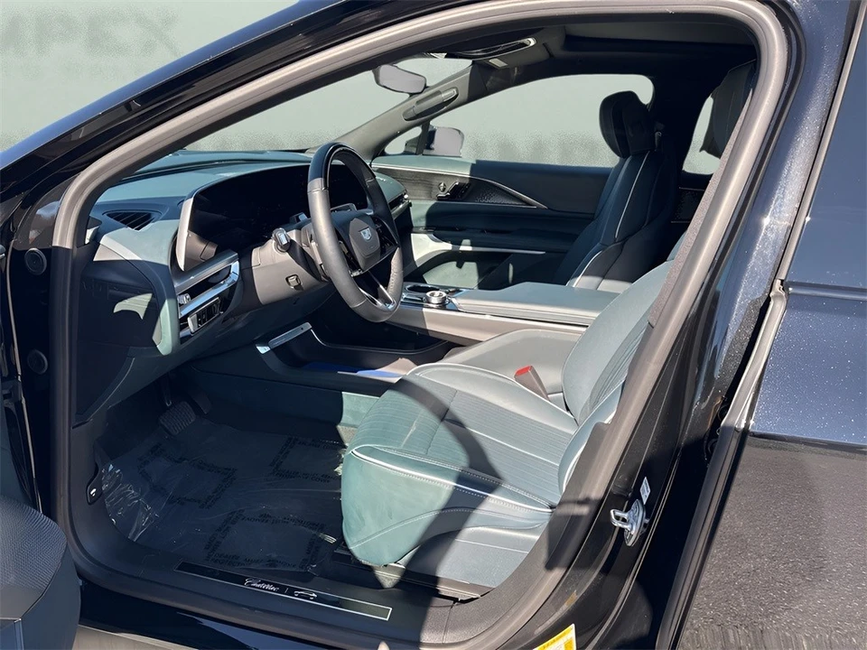 2024 Cadillac Lyriq - Image 9 of 12