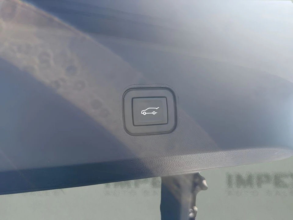 2024 Cadillac Lyriq - Image 24 of 29
