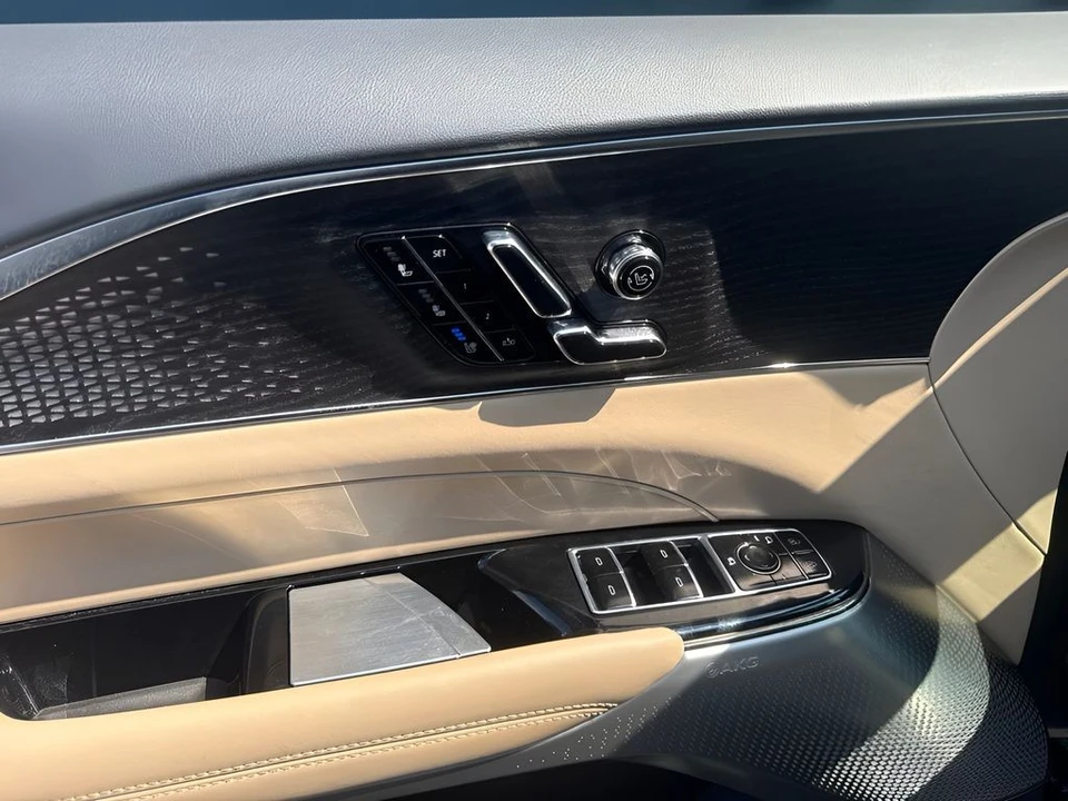 2024 Cadillac Lyriq - Image 21 of 29
