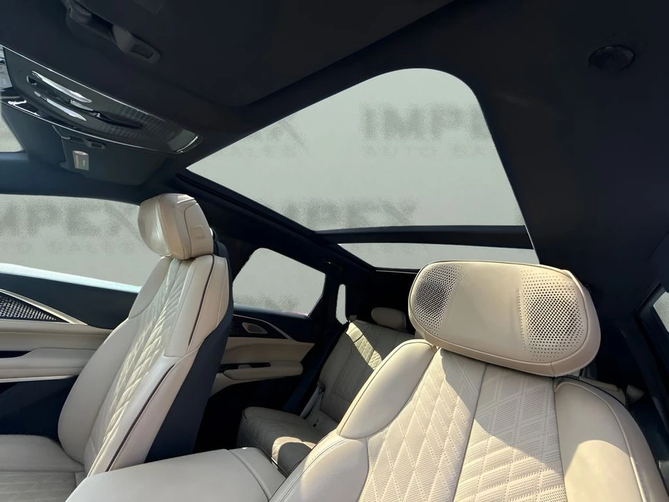 2024 Cadillac Lyriq - Image 10 of 29