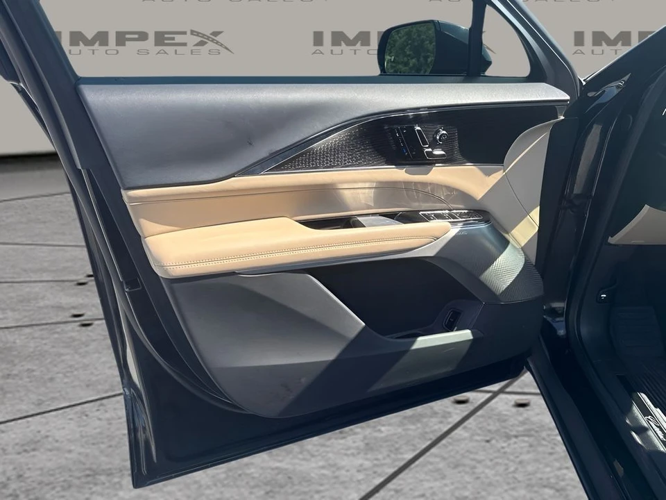 2024 Cadillac Lyriq - Image 20 of 29
