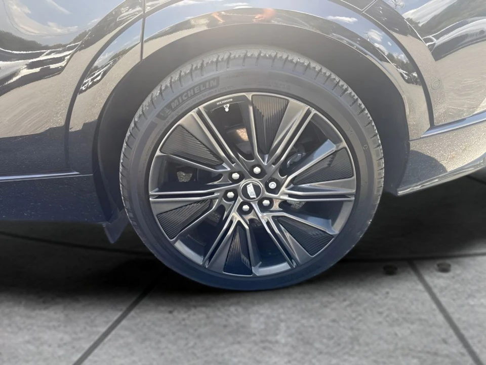 2024 Cadillac Lyriq - Image 27 of 29