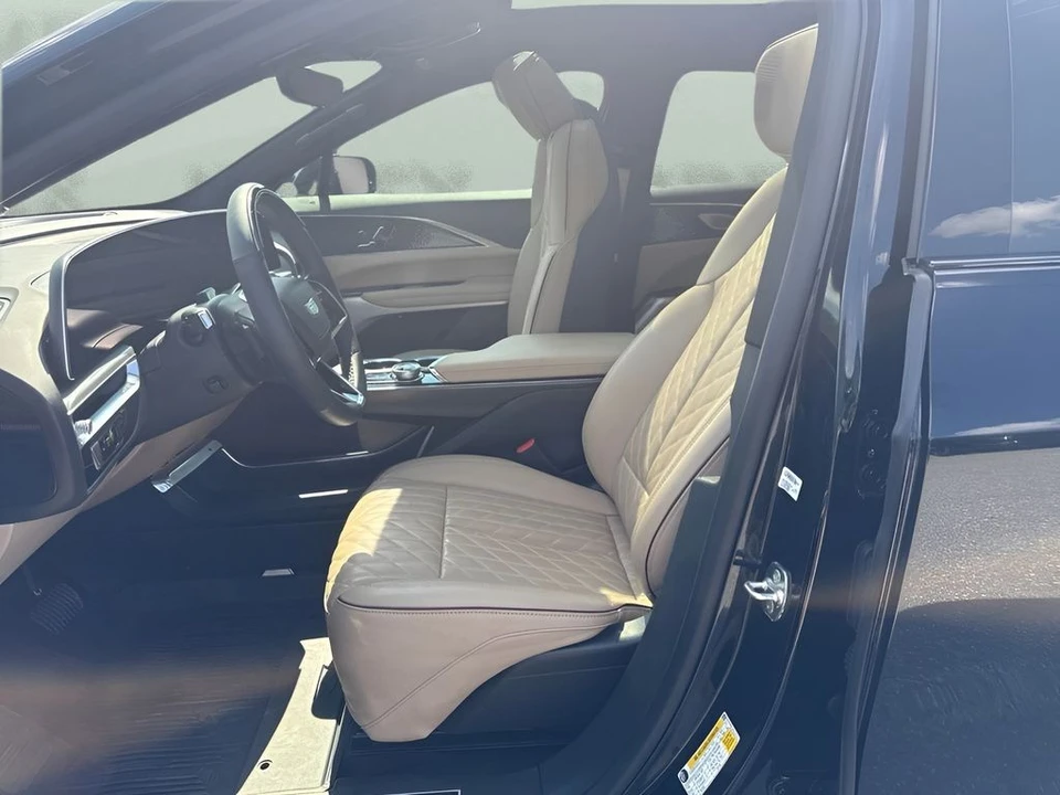2024 Cadillac Lyriq - Image 9 of 29