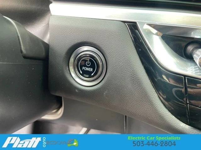 2024 Cadillac Lyriq - Image 28 of 31