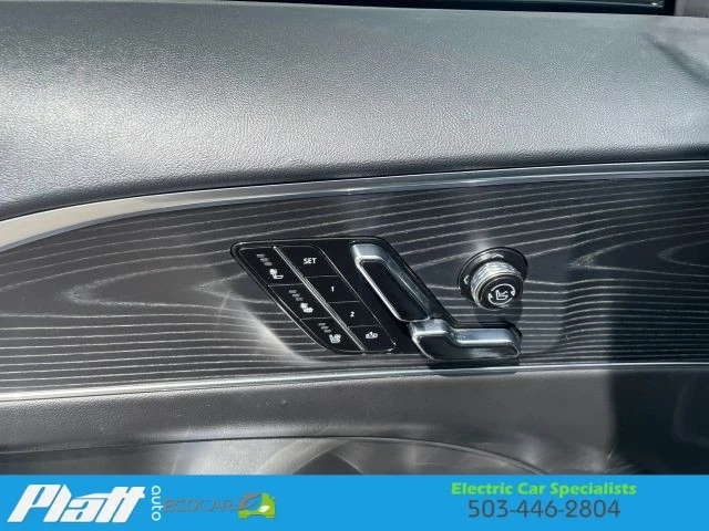 2024 Cadillac Lyriq - Image 27 of 31
