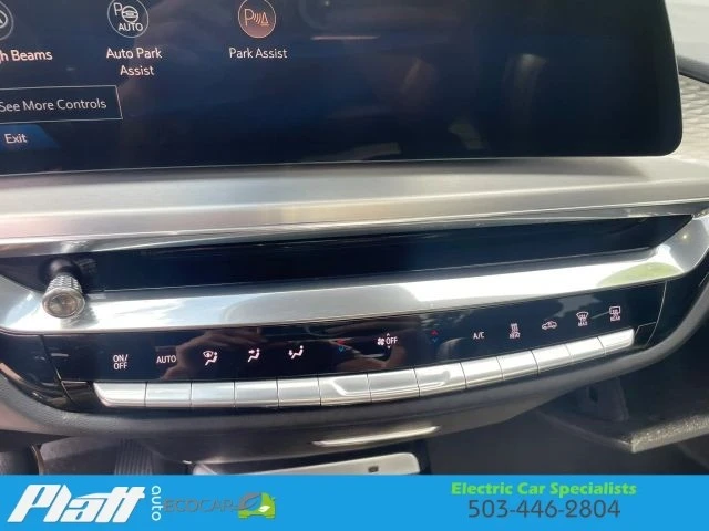 2024 Cadillac Lyriq - Image 30 of 31