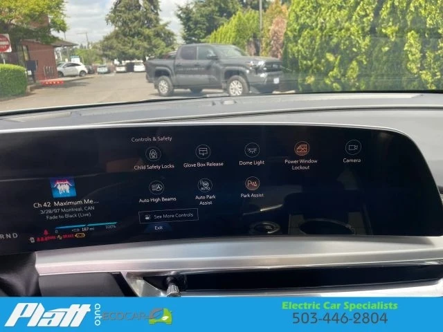 2024 Cadillac Lyriq - Image 29 of 31