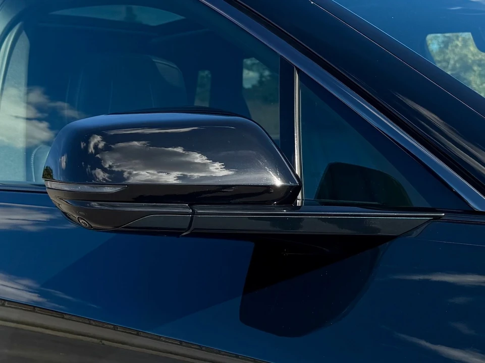 2024 Cadillac Lyriq - Image 10 of 12