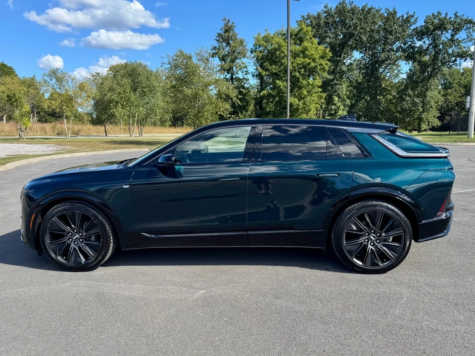 2024 Cadillac Lyriq - Image 8 of 12