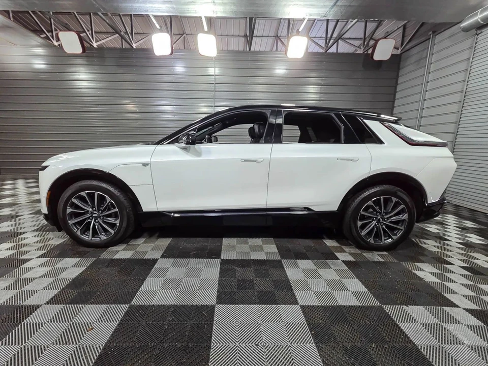 2024 Cadillac Lyriq - Image 8 of 12