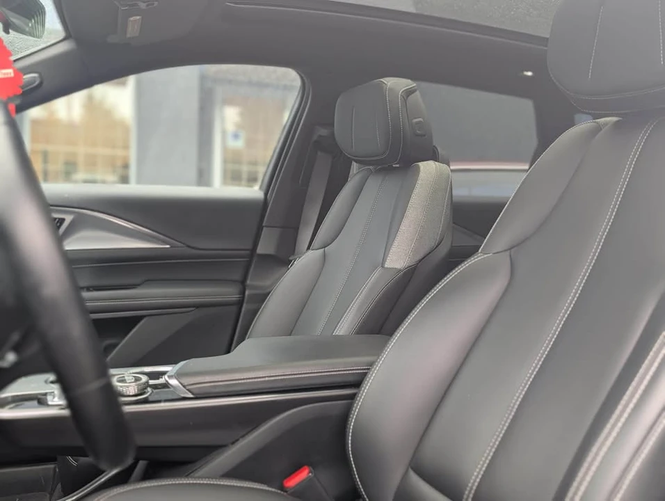 2024 Cadillac Lyriq - Image 3 of 5