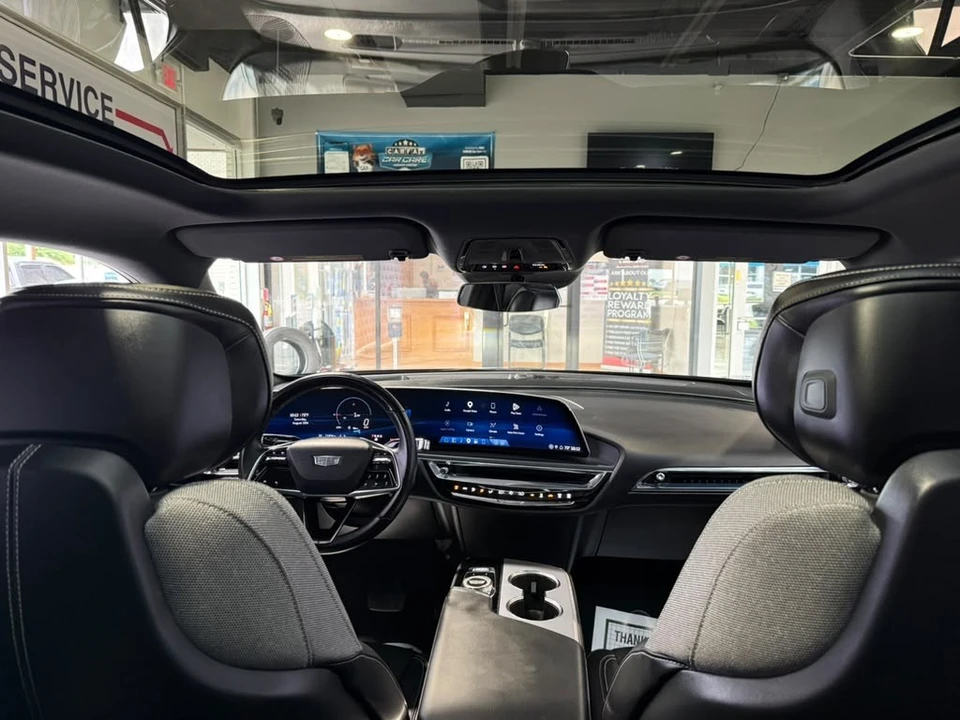 2024 Cadillac Lyriq - Image 27 of 31