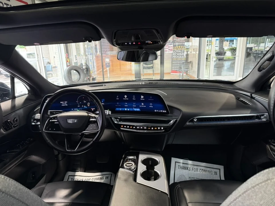 2024 Cadillac Lyriq - Image 28 of 31