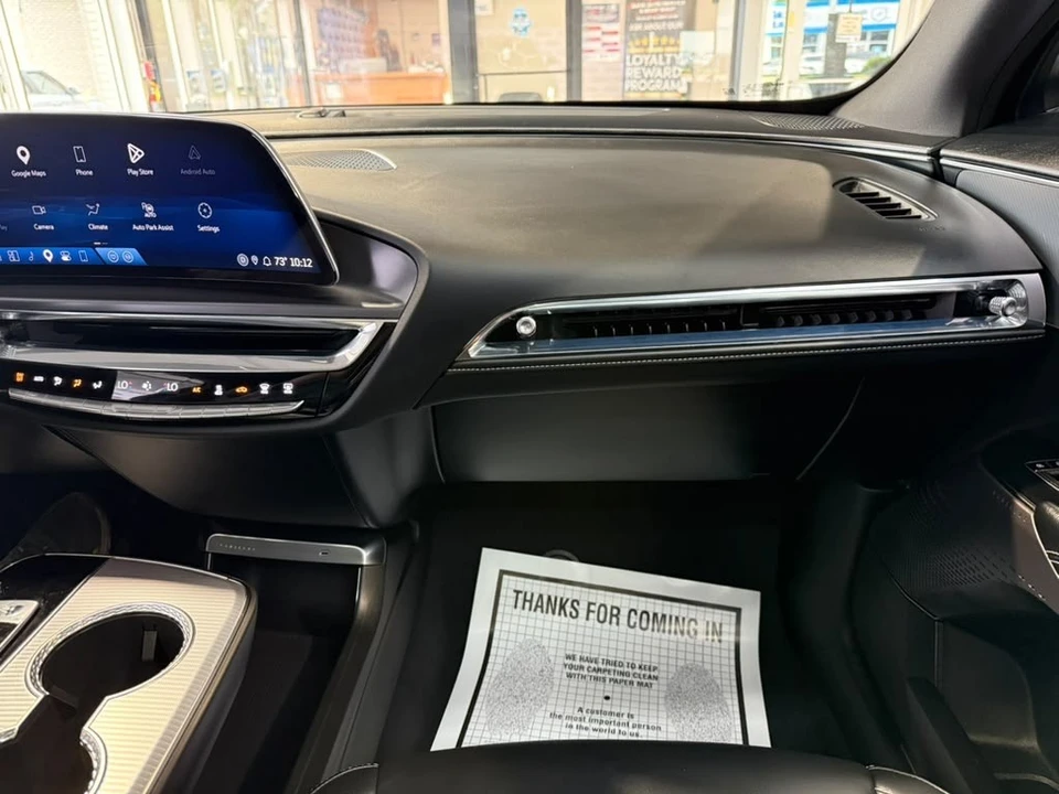 2024 Cadillac Lyriq - Image 24 of 31