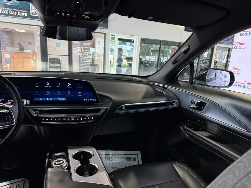 2024 Cadillac Lyriq - Image 31 of 31
