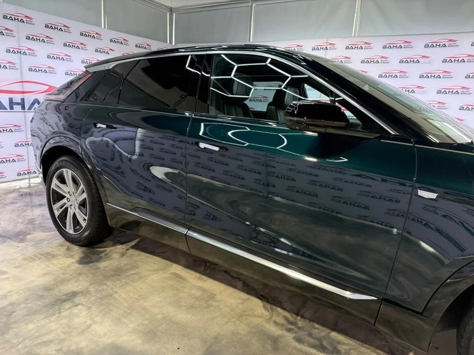 2024 Cadillac Lyriq - Image 7 of 31