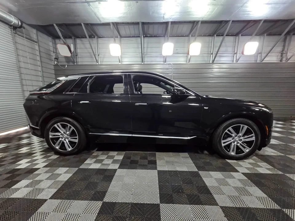 2024 Cadillac Lyriq - Image 9 of 12