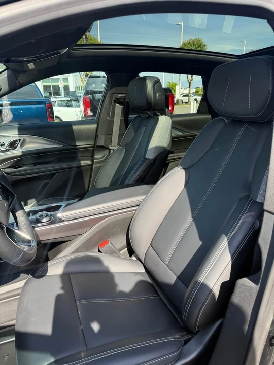 2024 Cadillac Lyriq - Image 10 of 16