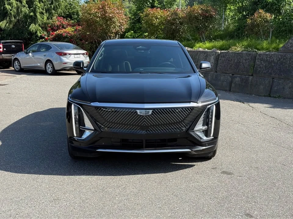 2024 Cadillac Lyriq - Image 2 of 16