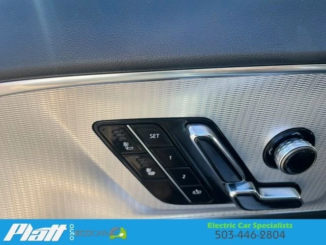 2024 Cadillac Lyriq - Image 25 of 31