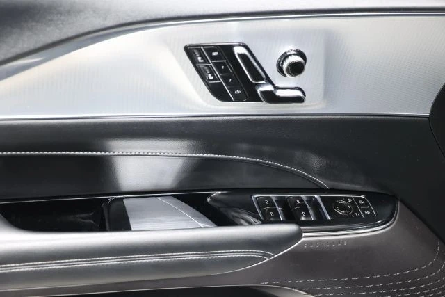 2024 Cadillac Lyriq - Image 11 of 12