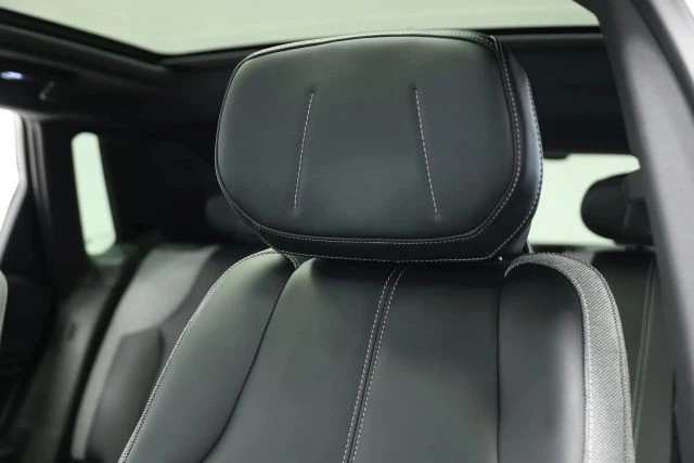 2024 Cadillac Lyriq - Image 19 of 21