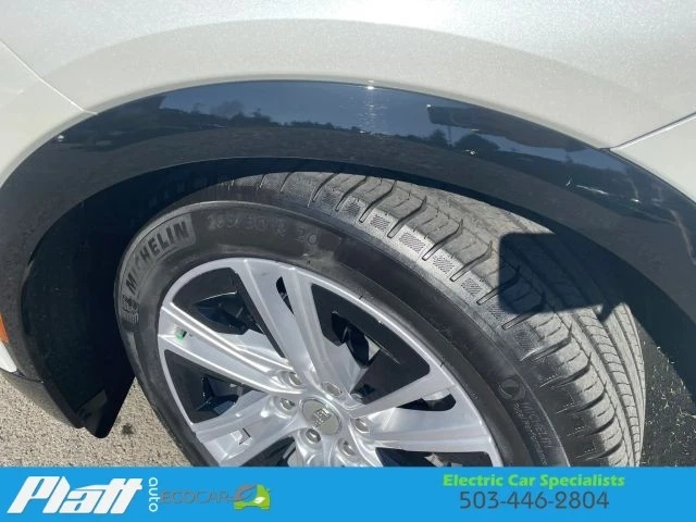 2024 Cadillac Lyriq - Image 17 of 21