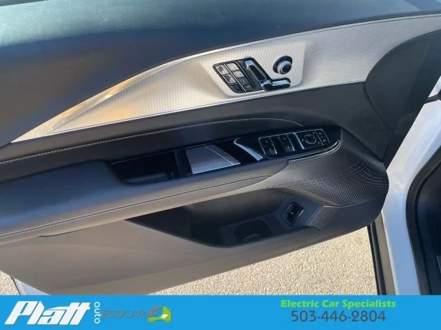 2024 Cadillac Lyriq - Image 18 of 21