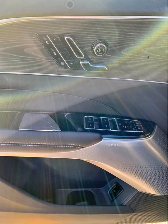 2024 Cadillac Lyriq - Image 2 of 11