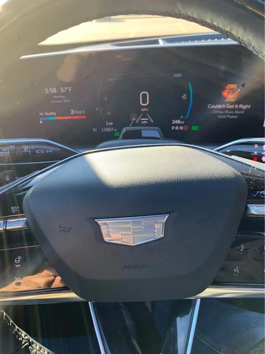 2024 Cadillac Lyriq - Image 4 of 11