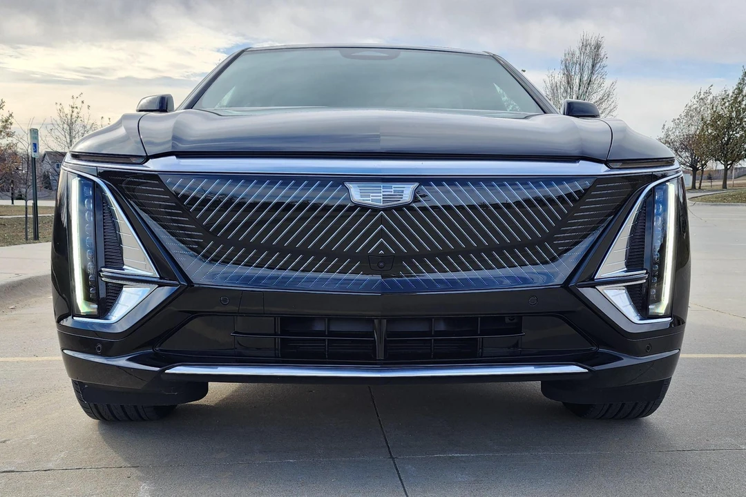 2024 Cadillac Lyriq - Image 2 of 31