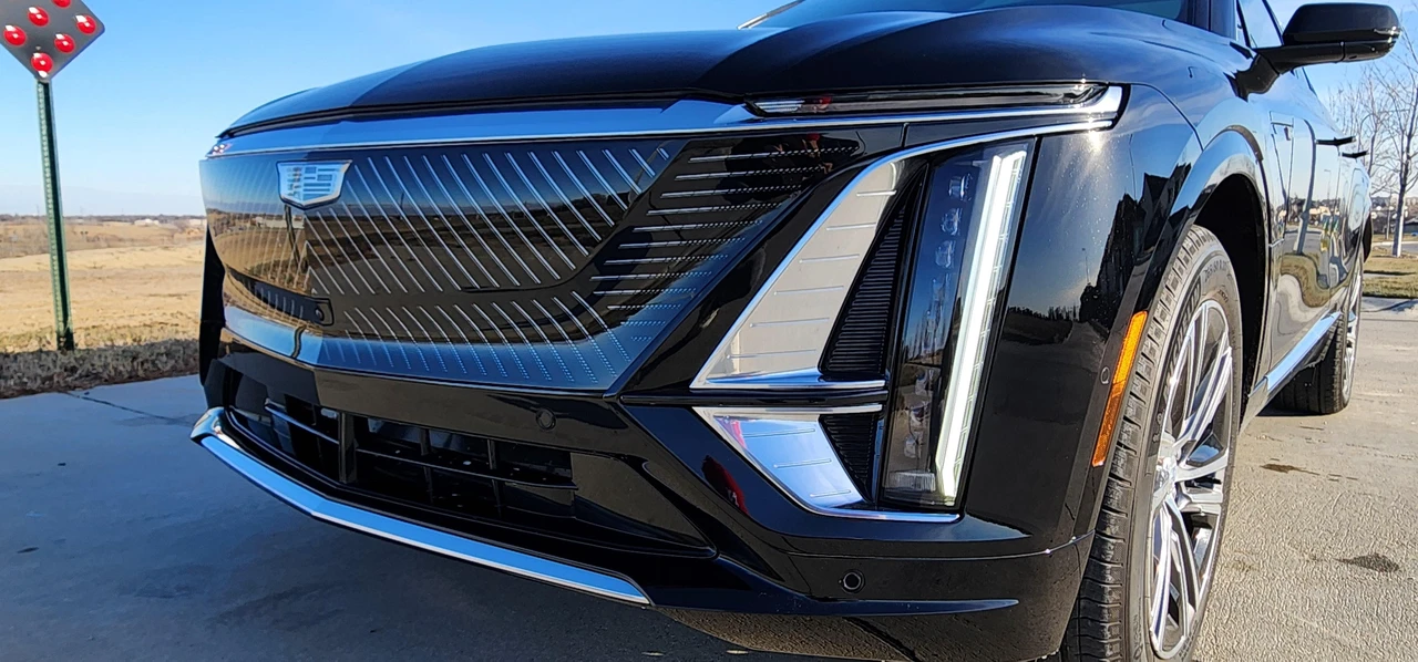 2024 Cadillac Lyriq - Image 15 of 31