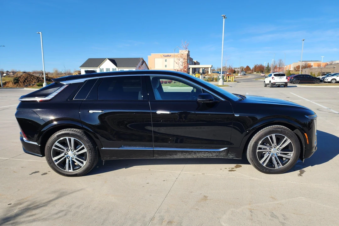 2024 Cadillac Lyriq - Image 3 of 31