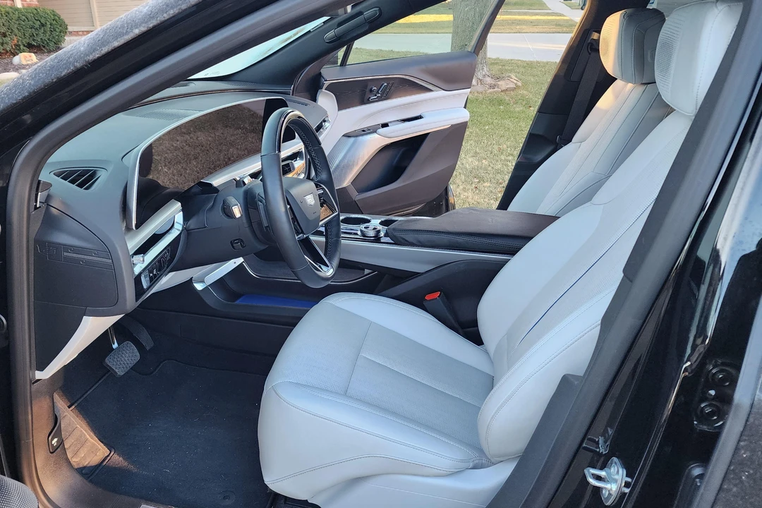 2024 Cadillac Lyriq - Image 27 of 31