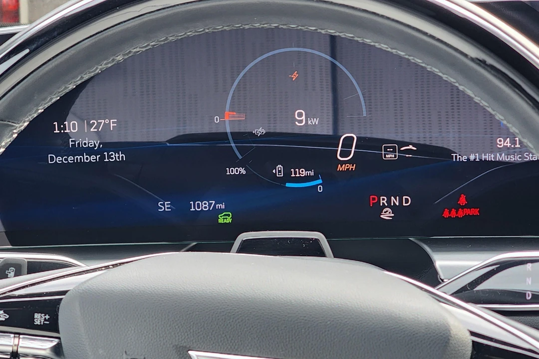 2024 Cadillac Lyriq - Image 29 of 31