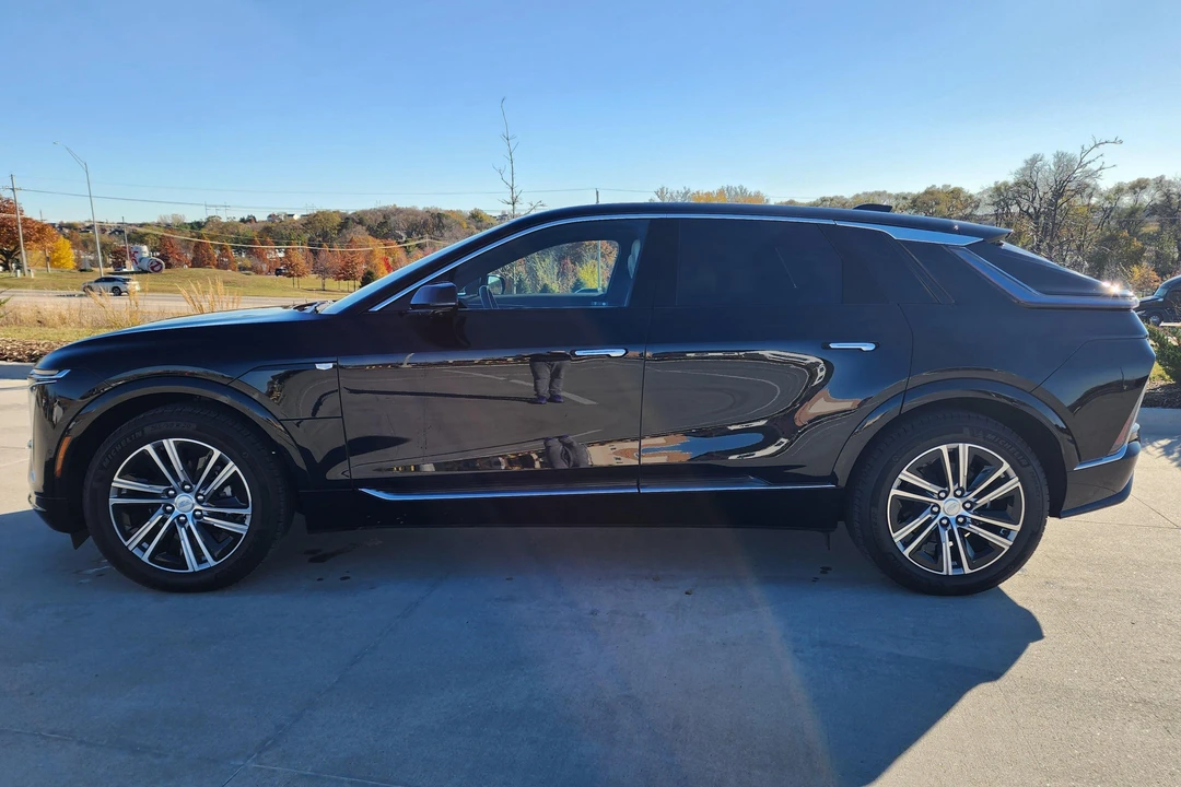 2024 Cadillac Lyriq - Image 8 of 31