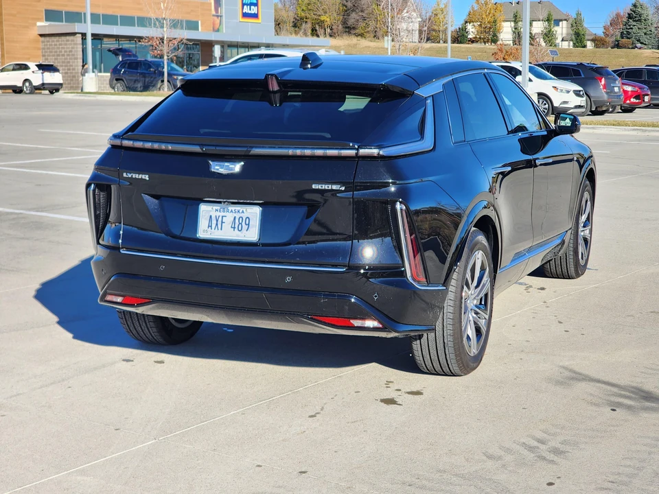 2024 Cadillac Lyriq - Image 11 of 31