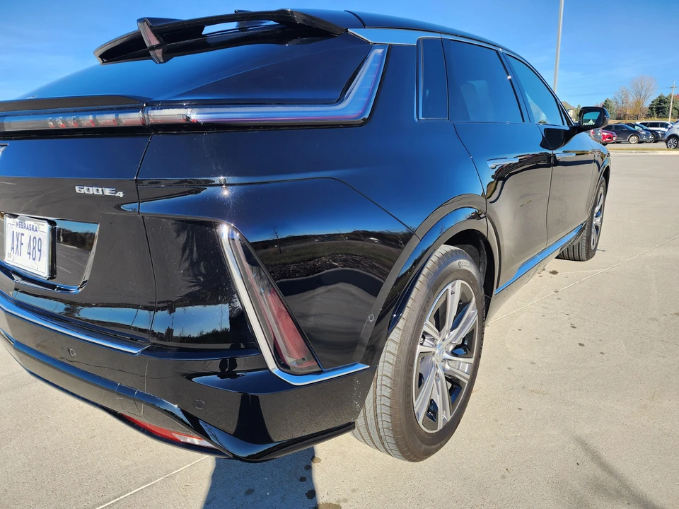 2024 Cadillac Lyriq - Image 17 of 31