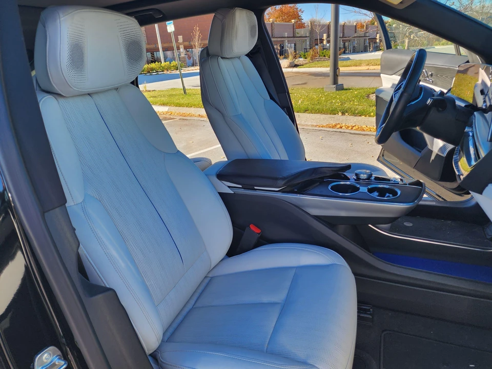 2024 Cadillac Lyriq - Image 30 of 31