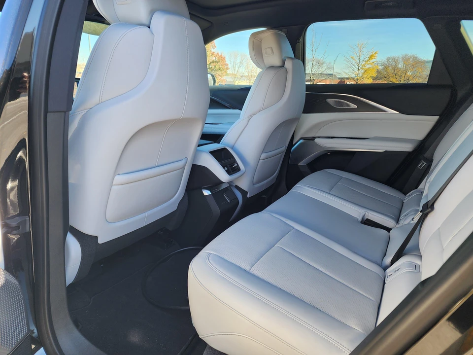 2024 Cadillac Lyriq - Image 31 of 31
