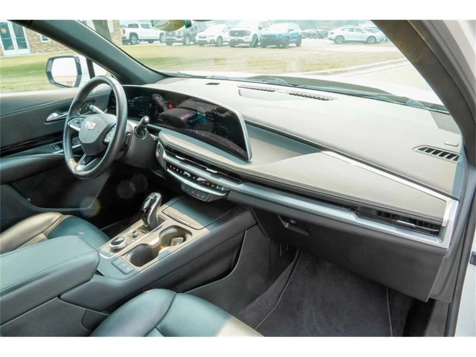 2024 Cadillac XT4 - Image 16 of 31